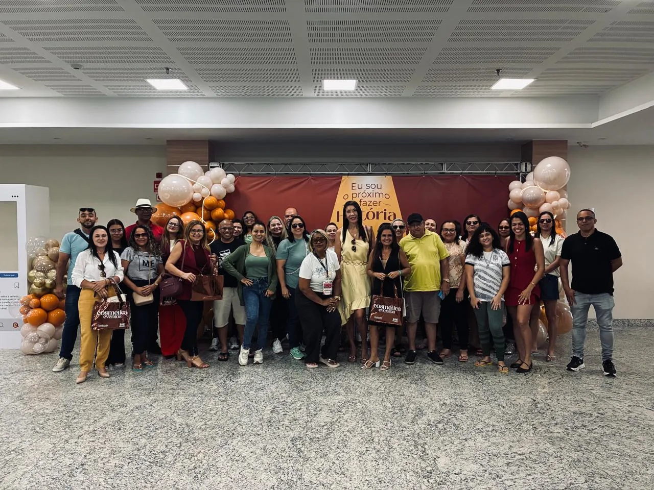 Caravana de participantes em foto coletiva